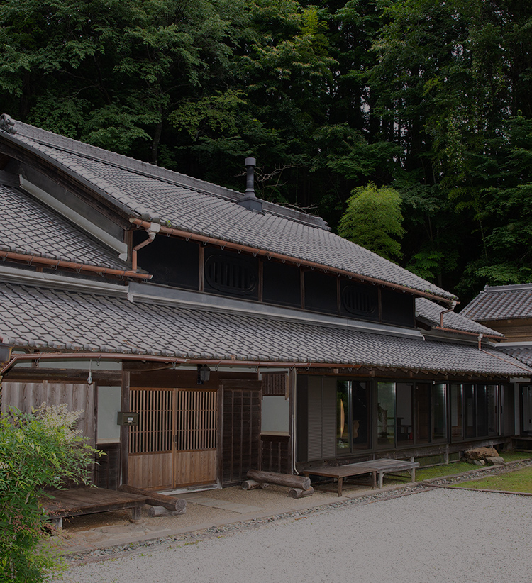 自然に囲まれた静かな隠れ宿でゆっくりとした時間をお楽しみください。